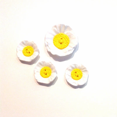 Daisy-plastic-button